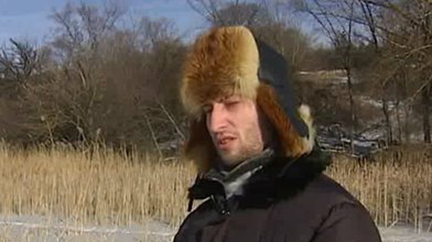 На Киевщине спасатели вытащили парня из ледяной воды