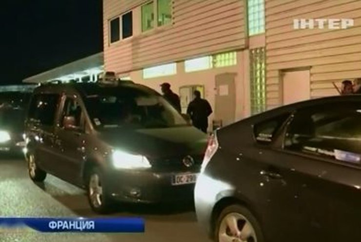 Парижские таксисты заблокировали международные аэропорты
