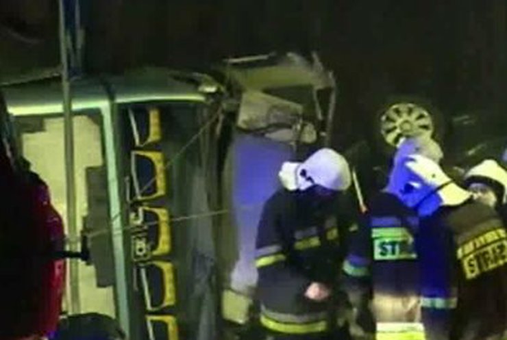 В польскую больницу попали 12 пассажиров туристического автобуса