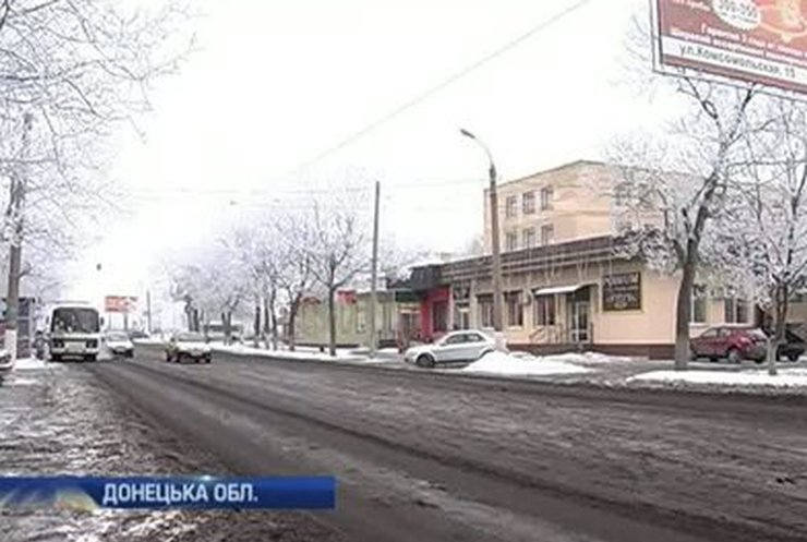 В Горловке для посыпания тротуаров использовали печную золу