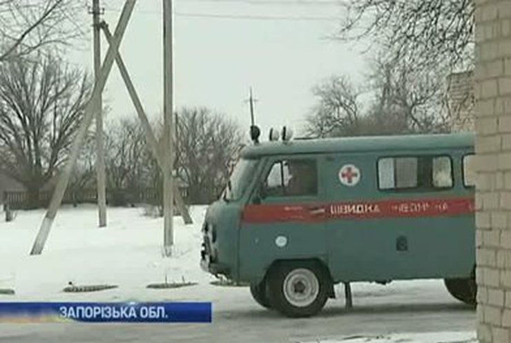 На Запорожье женщина родила в застрявшей в снегу "скорой"