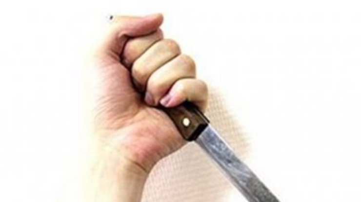 Американка вонзила нож в жениха, отказавшегося везти ее за алкоголем
