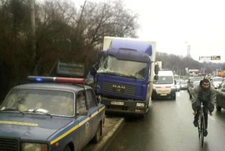 ДТП в столице: У грузового автомобиля отказали тормоза