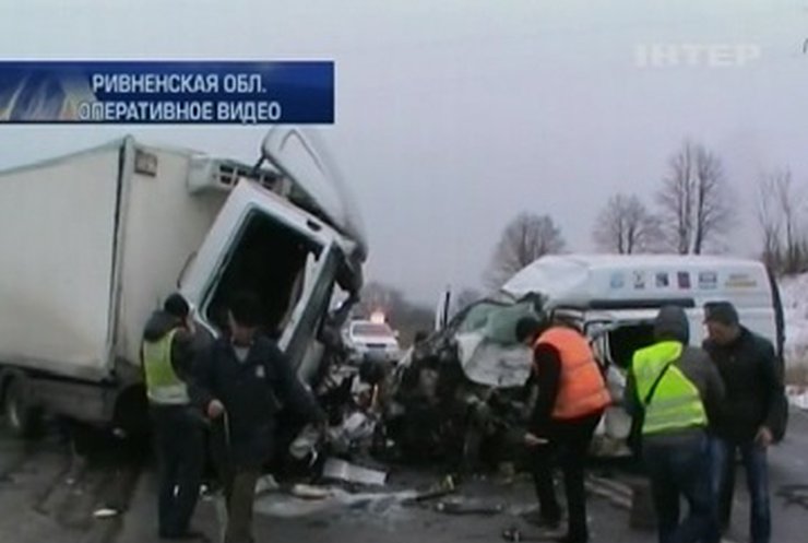 В аварии на трассе Киев-Чоп погибли 4 человека