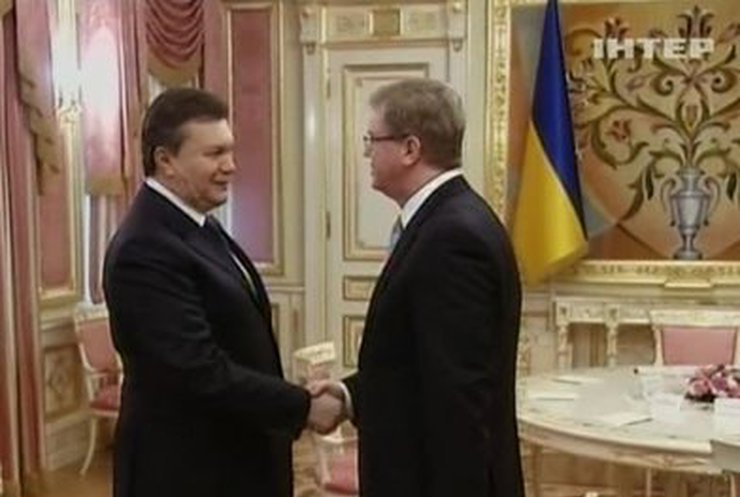 Янукович с Фюле обсудили урегулирование политического кризиса