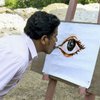 Индийский художник пишет картины языком