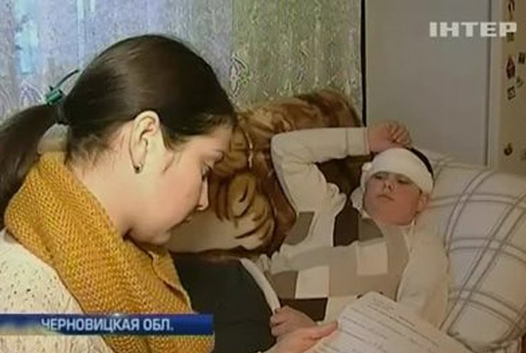 На Буковине избили школьника