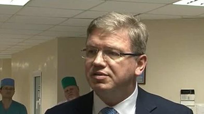 Фюле впервые посетил украинский госпиталь