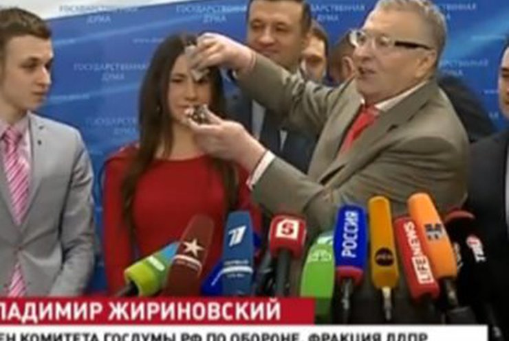 В честь Дня Валентина Жириновский показал, как надо целоваться