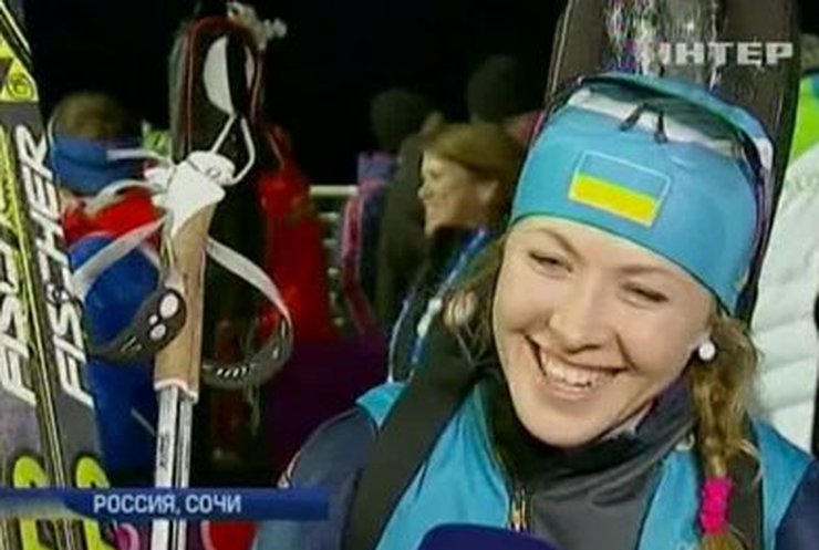 Биатлонистка Дарья Домрачева взяла золото в индивидуальной гонке