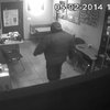 Ограбление в Никополе зафиксировала камера: Грабители избили продавщицу (видео)