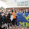 Украинские школьники отправили на Олимпиаду флаг Мира