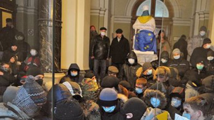 Баррикаду возле Львовской ОГА разобрали