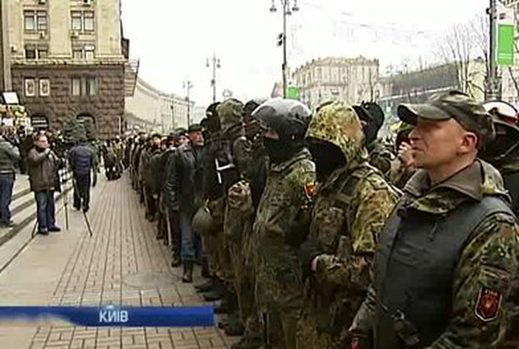 Митингующие остаются в трех зданиях в центре Киева