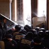 Во Львове митингующие захватили здание областной милиции