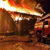 Две тысячи активистов подожгли казармы внутренних войск МВД во Львове