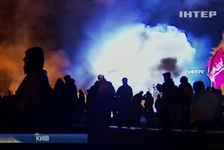Силовое противостояние на Майдане продолжалось всю ночь