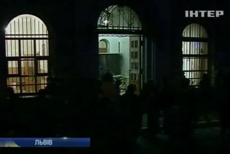 Львовские активисты захватили здания силовых структур