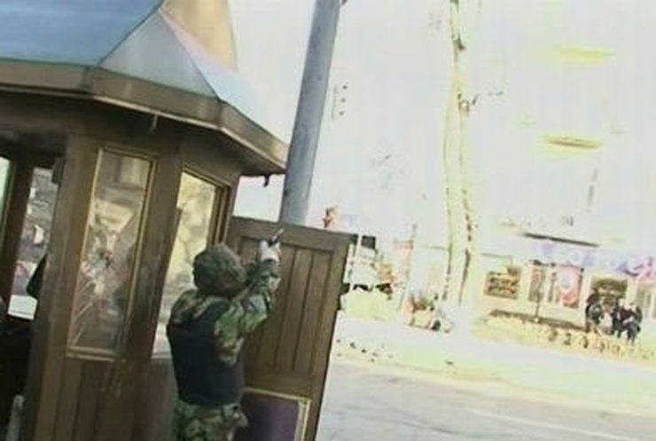 В ходе столкновений в Киеве используется огнестрельное оружие