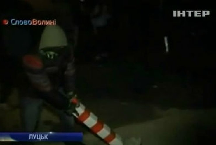 Митингующие разгромили офисы ПР и коммунистов в Луцке