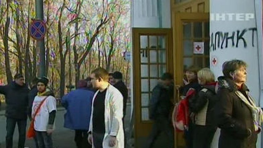 В больницы Киева привозят новых и новых раненых