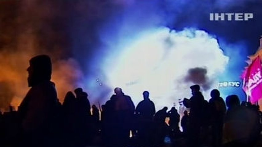 Силовое противостояние на Майдане продолжалось всю ночь