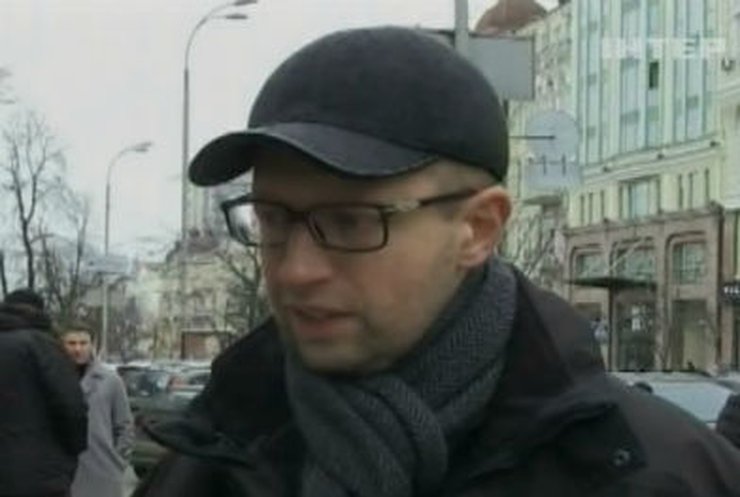 Яценюк: Оппозиция категорически против насилия