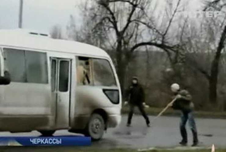 В регионах блокируют улицы, не допуская транспорт в Киев