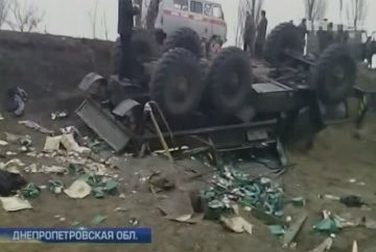 Под Днепропетровском перевернулся автобус с десантниками