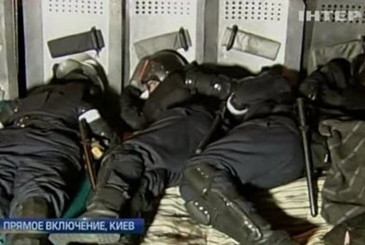 Бойцы под Радой готовятся ко сну