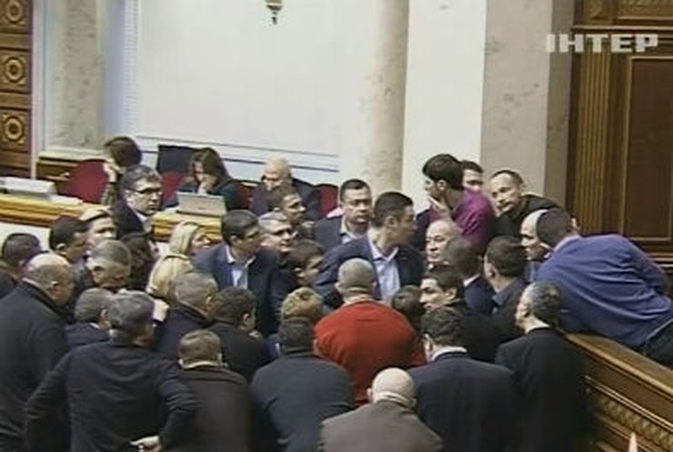 В Раде готовят закон о возвращении к Конституции-2004