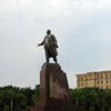 Защищать "Ленина" в Харькове вышли люди с георгиевскими ленточками