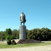 В Кременчуге снесли два памятника Ленину