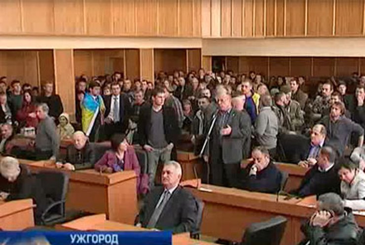 В Ужгороде под давлением активистов сняли с поста мэра