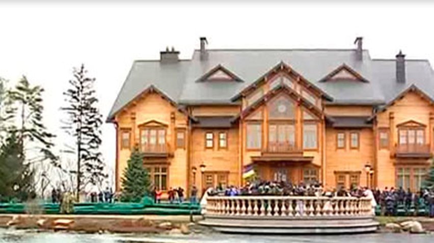Резиденцию "Межигорье" посетили тысячи киевлян