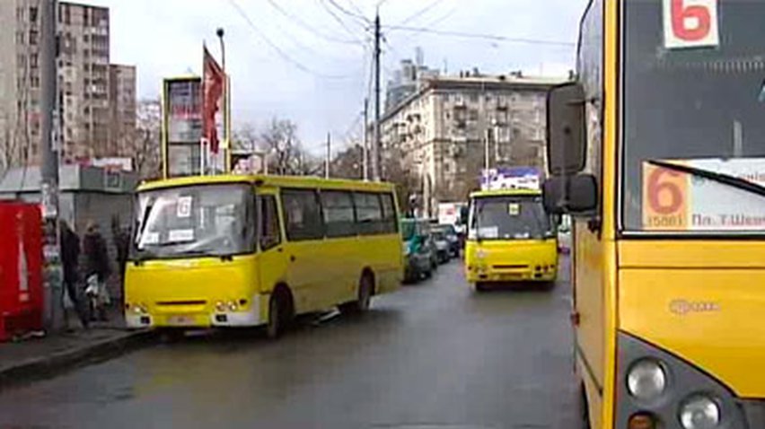 Столичных водителей маршруток оденут в форму и оставят без шансона