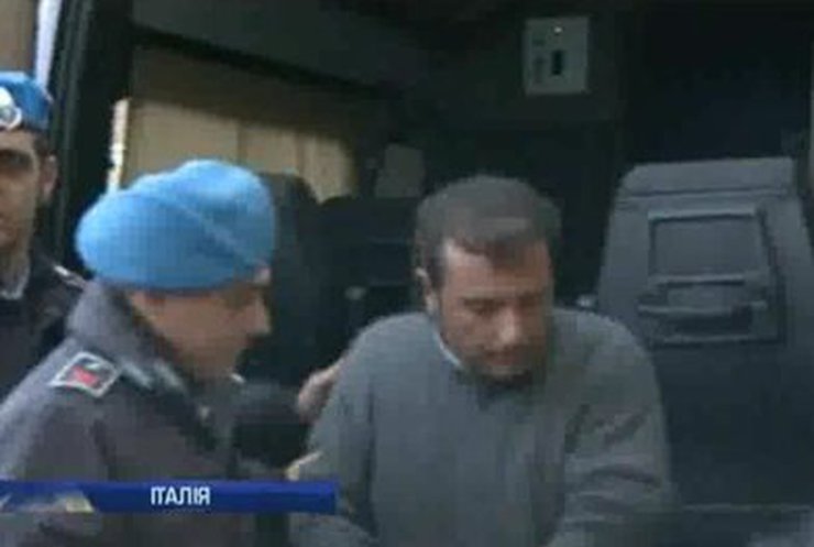 Капитан Costa Concordia поднялся на борт поднятого судна