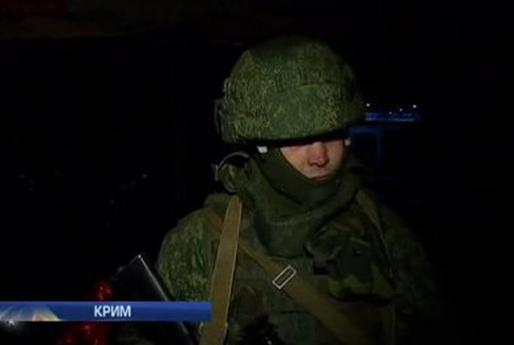 Два крымских аэропорта по-прежнему охраняются военными