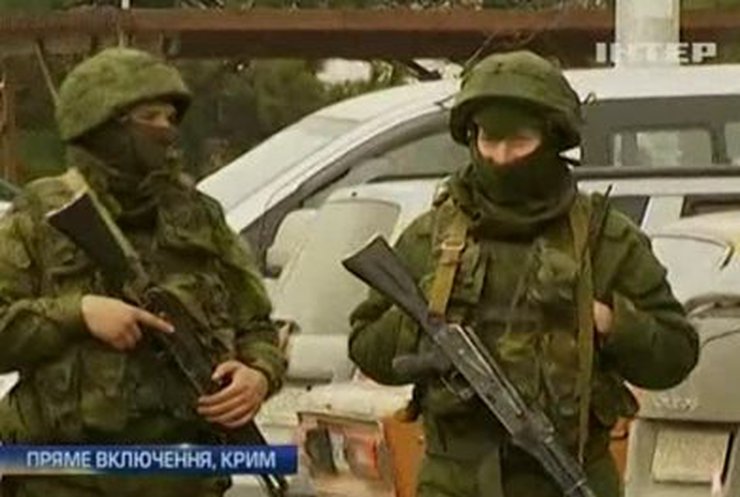Журналисты предполагают, что захватчики аэропортов - бывшие "беркутовцы"