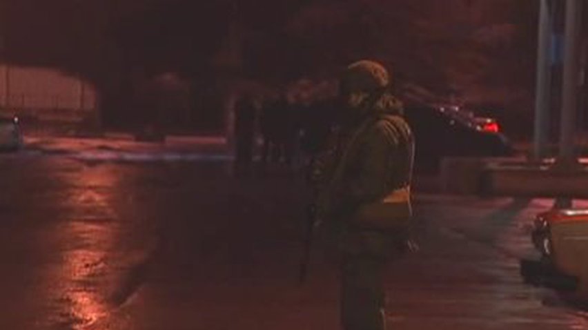 Аэропорт Симферополя захватили российские военные