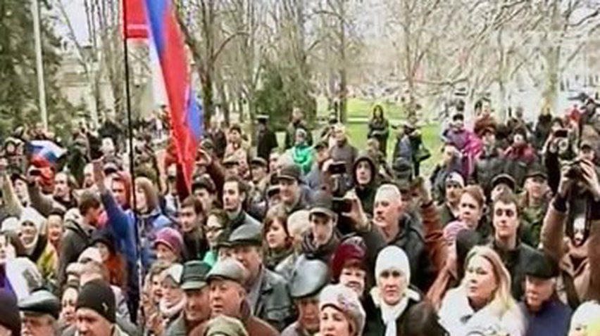 Севастопольцы выходят на митинги в поддержку Чалого