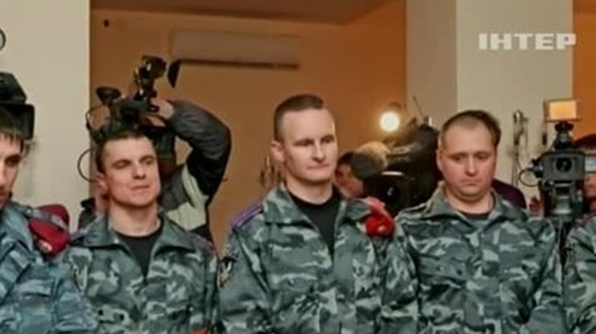 Генконсульство выдало паспорта РФ девяти бойцам "Беркута"