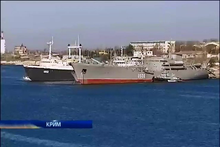 Крымские военные остаются заблокированными в своих частях
