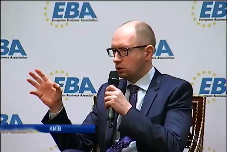На встрече с бизнесменами Яценюк сообщил, что всем придется затянуть пояса