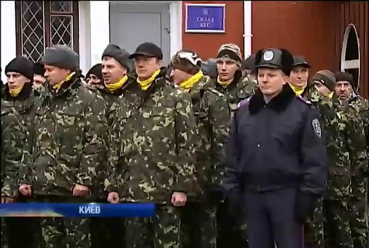 Для предотвращения нападений на милицию, патрули усилили бойцами самообороны Майдана