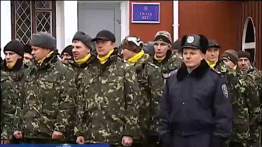 Для предотвращения нападений на милицию, патрули усилили бойцами самообороны Майдана