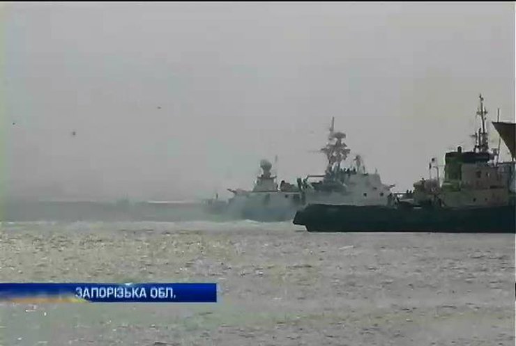 11 пограничных кораблей из Керчи ушли в порт Бердянска