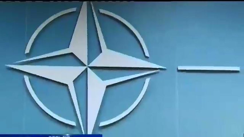 НАТО временно приостанавливает военное сотрудничество с Россией