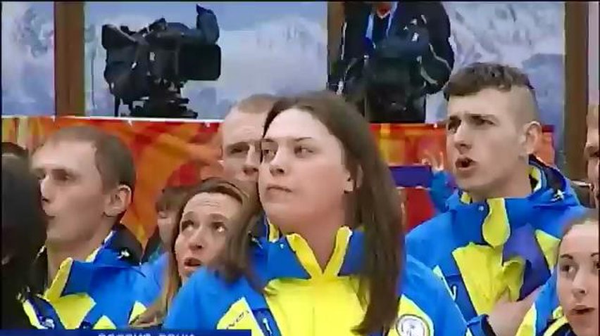 Украинские паралимпийцы подняли флаг в олимпийской деревне