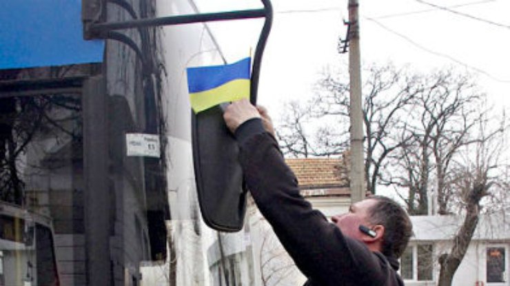 Николаевские трамваи и троллейбусы будут ездить с украинскими флагами
